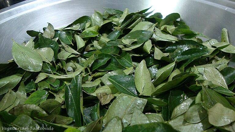 Preserving curry leaves 