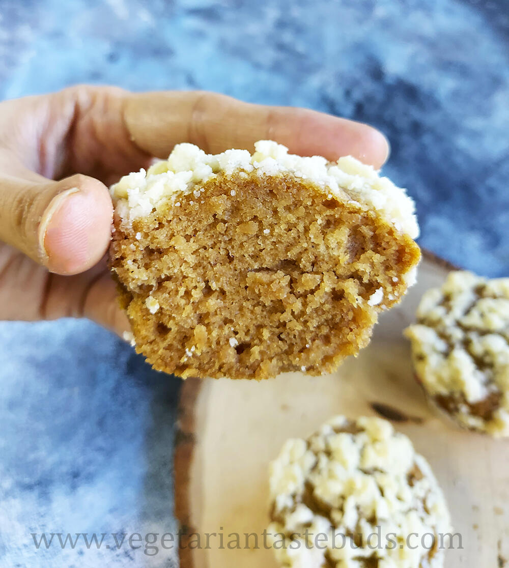 vegan-apple-crumble-muffins