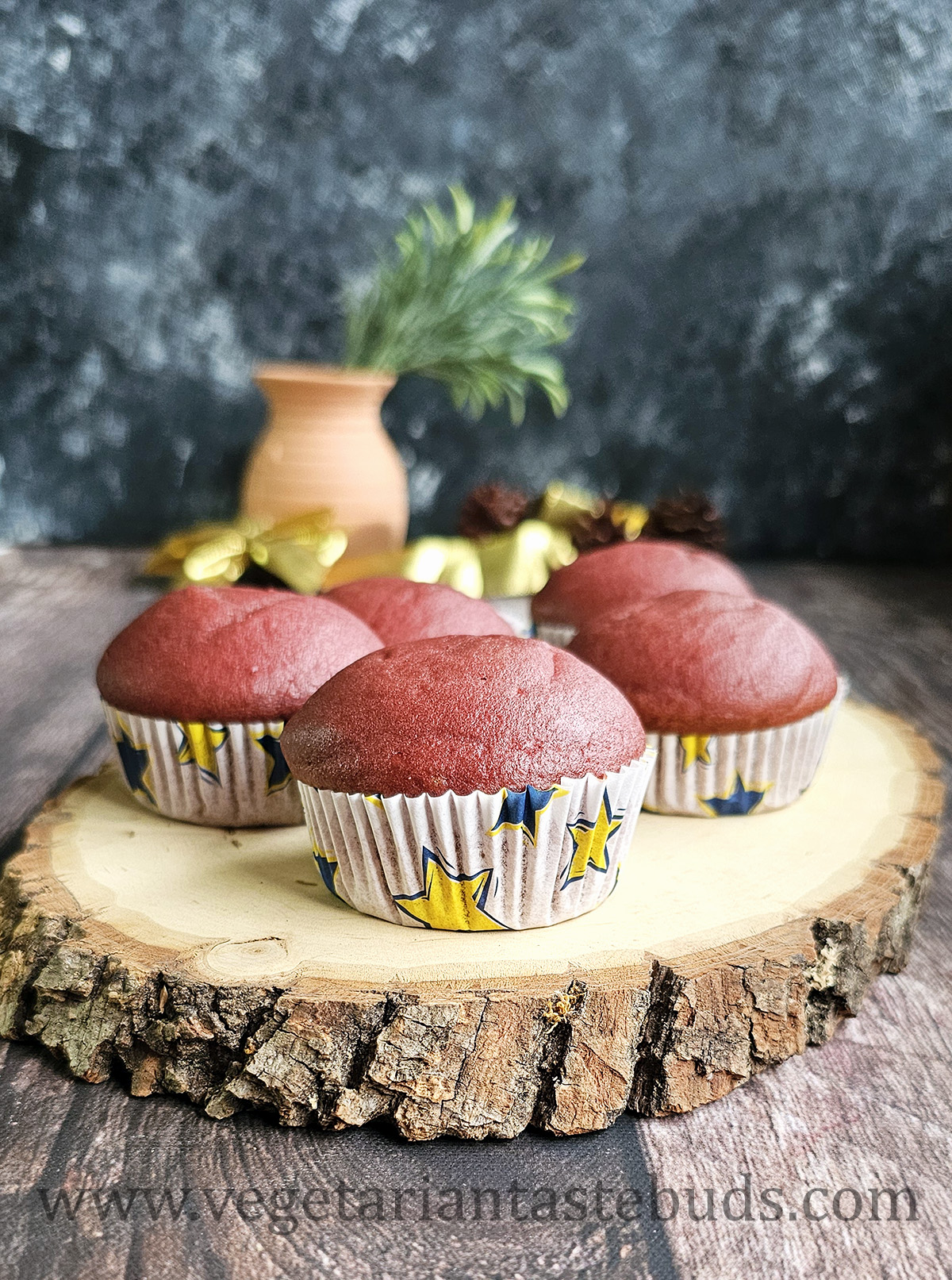 eggless-red-velvet-beetroot-muffins